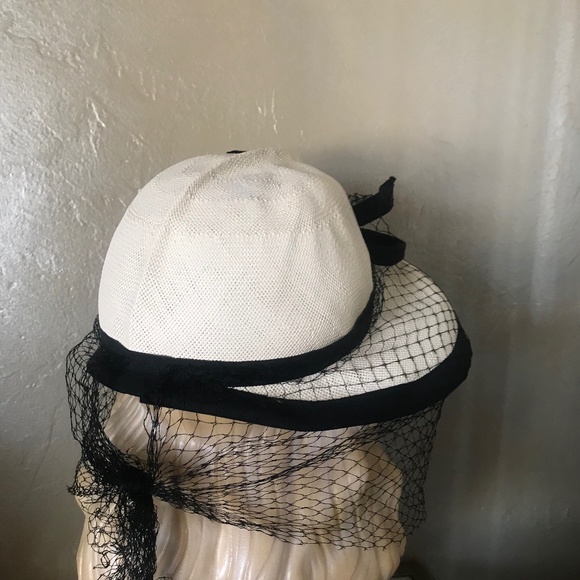 SPLENDID 1930s\' OFF-WHITE COLORED HAT WITH CREASED CROWN, SQUARED OFF FRONT BRIM main image 8